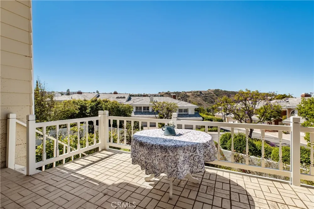 2254 The Terrace Los Angeles, CA 90049