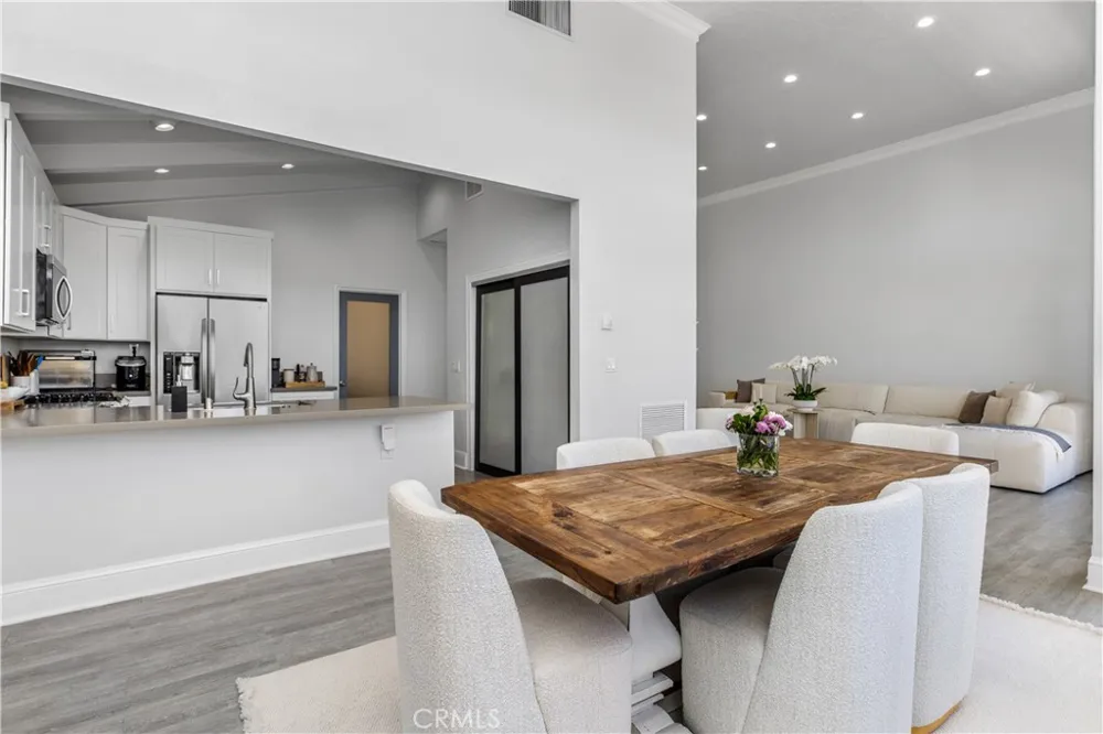 2254 The Terrace Los Angeles, CA 90049
