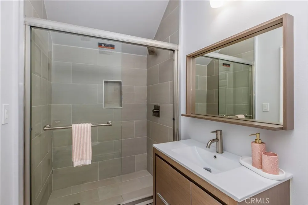 2254 The Terrace Los Angeles, CA 90049