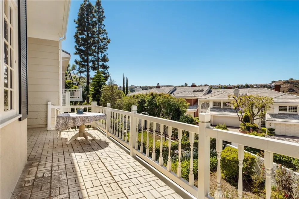 2254 The Terrace Los Angeles, CA 90049