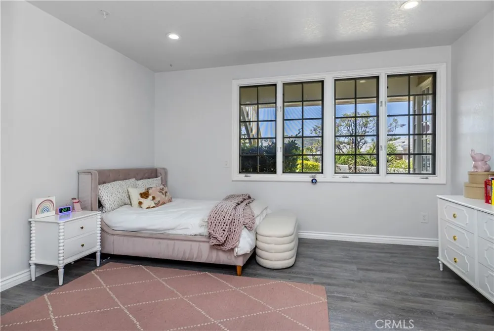 2254 The Terrace Los Angeles, CA 90049
