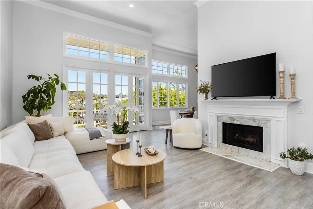 2254 The Terrace Los Angeles, CA 90049
