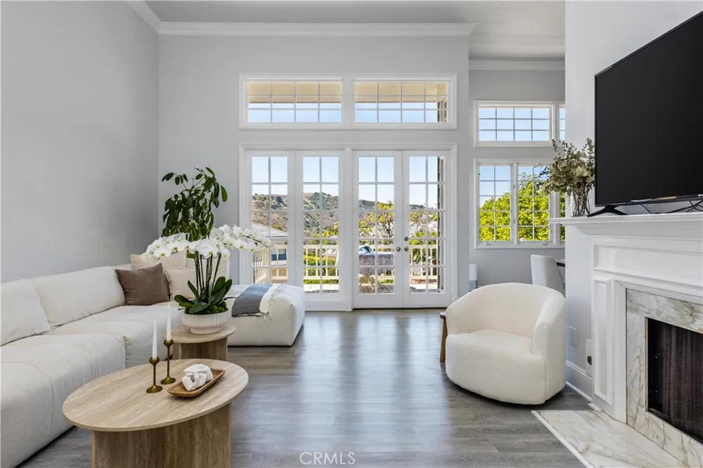 2254 The Terrace Los Angeles, CA 90049