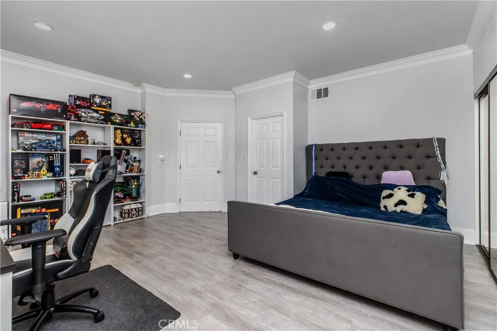 2254 The Terrace Los Angeles, CA 90049