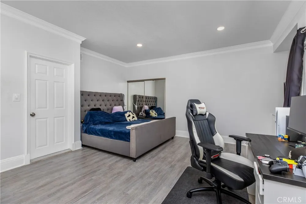 2254 The Terrace Los Angeles, CA 90049