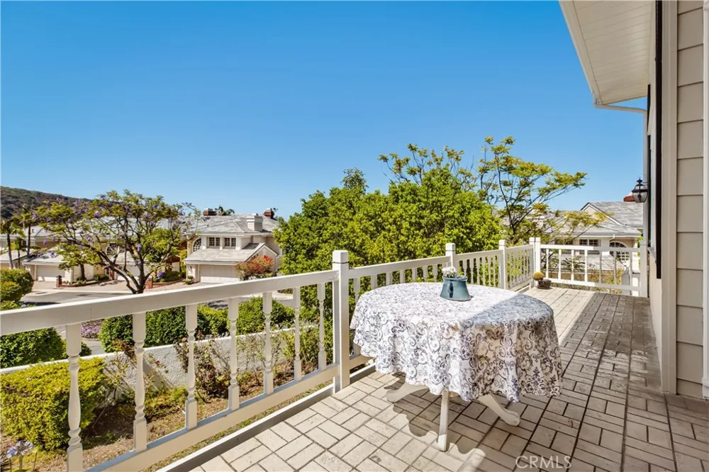 2254 The Terrace Los Angeles, CA 90049