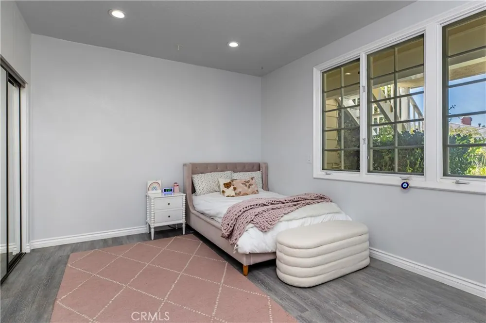 2254 The Terrace Los Angeles, CA 90049