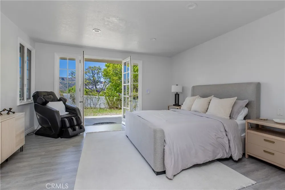 2254 The Terrace Los Angeles, CA 90049
