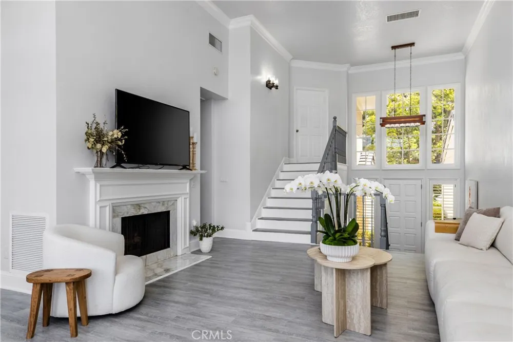 2254 The Terrace Los Angeles, CA 90049