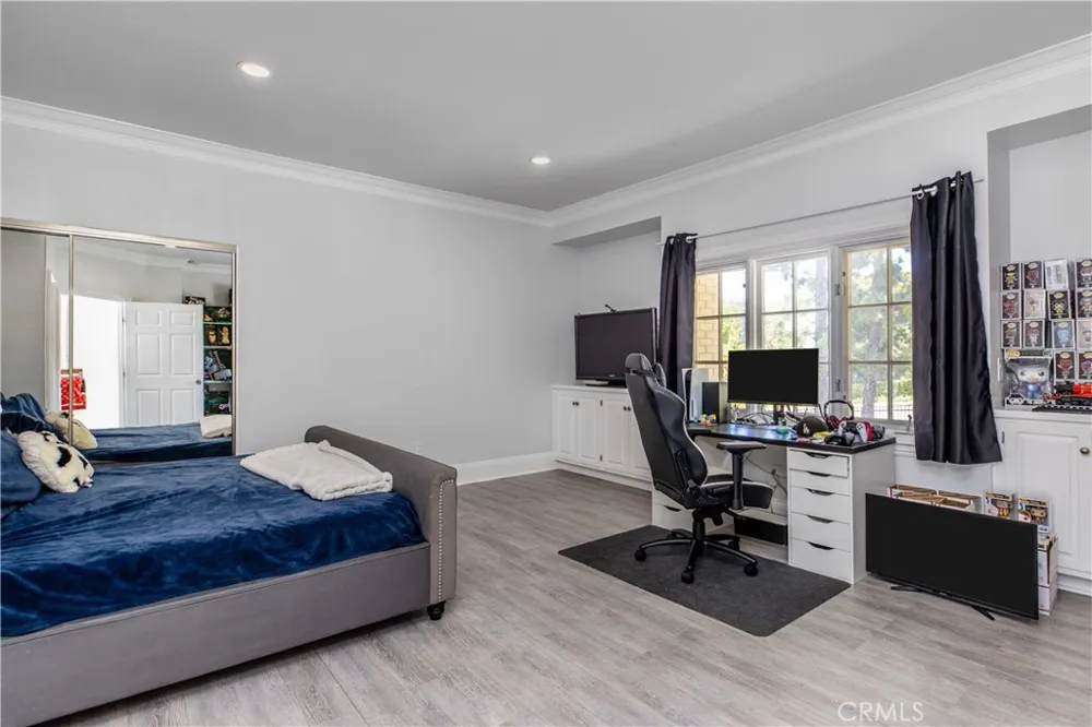 2254 The Terrace Los Angeles, CA 90049
