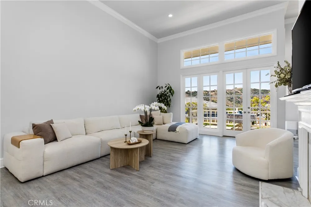 2254 The Terrace Los Angeles, CA 90049