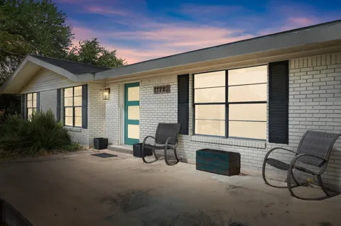 11702 Oak Trail
