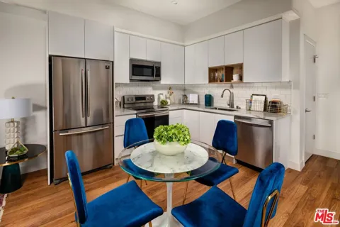 269 S Mariposa Avenue #413