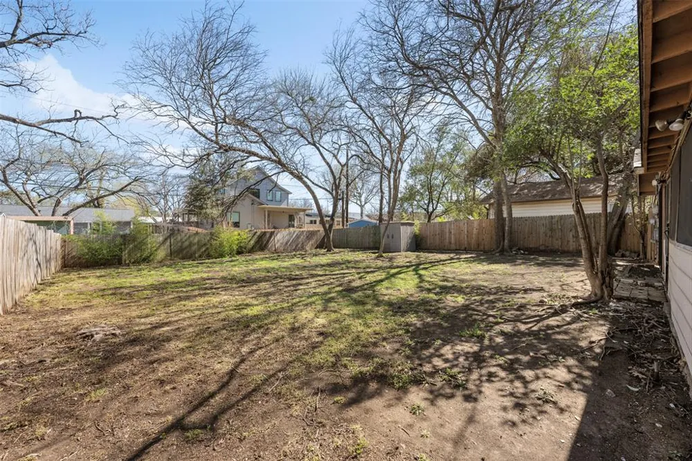 2705 Sherwood Lane Austin, TX 78704