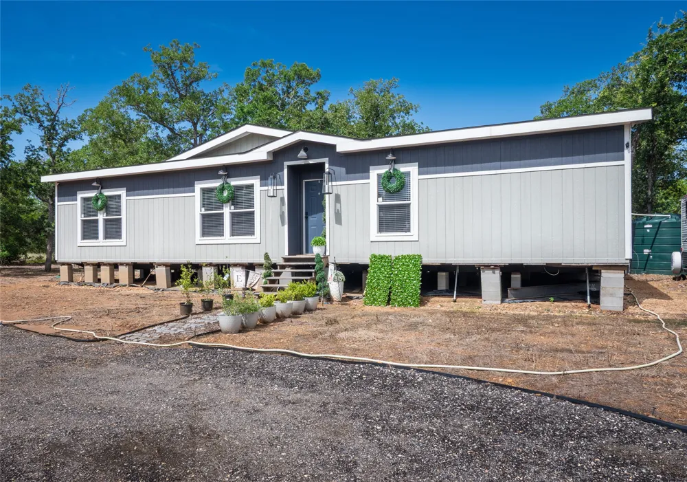 1686 FM 2104 Paige, TX 78659