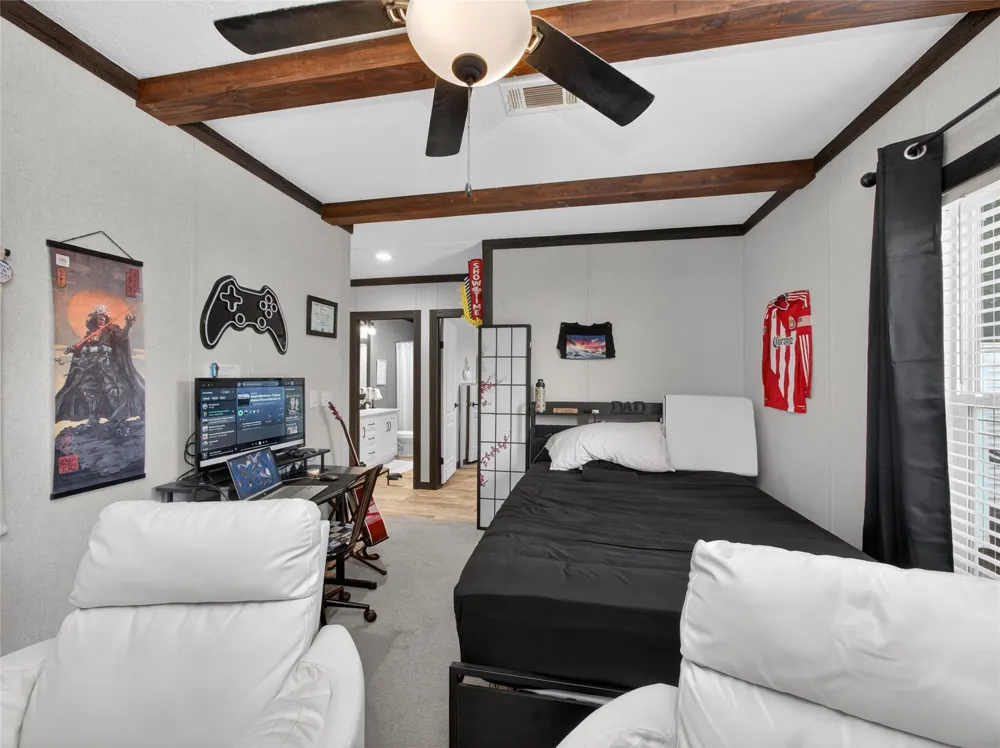 1686 FM 2104 Paige, TX 78659