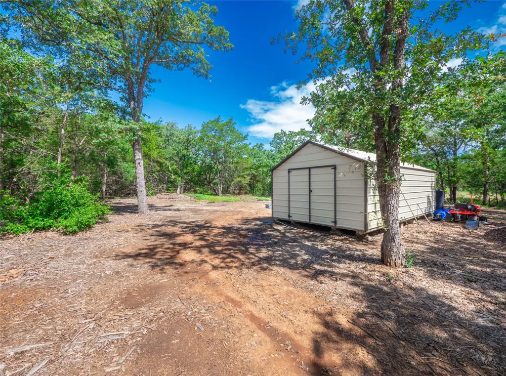 1686 FM 2104 Paige, TX 78659
