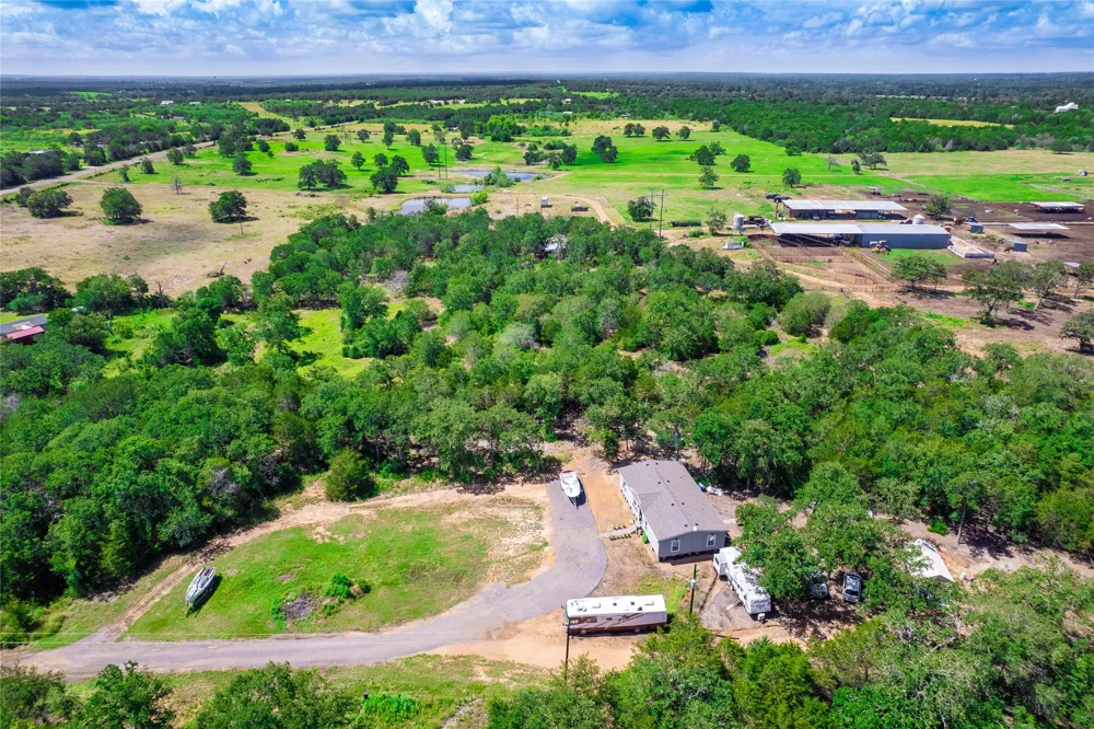 1686 FM 2104 Paige, TX 78659