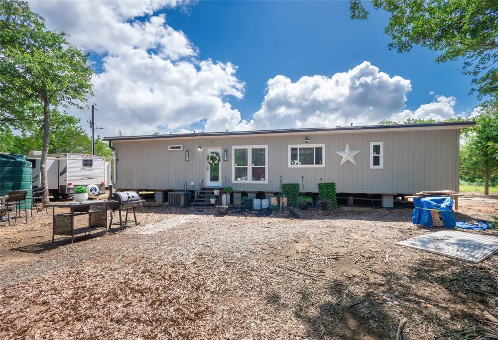1686 FM 2104 Paige, TX 78659