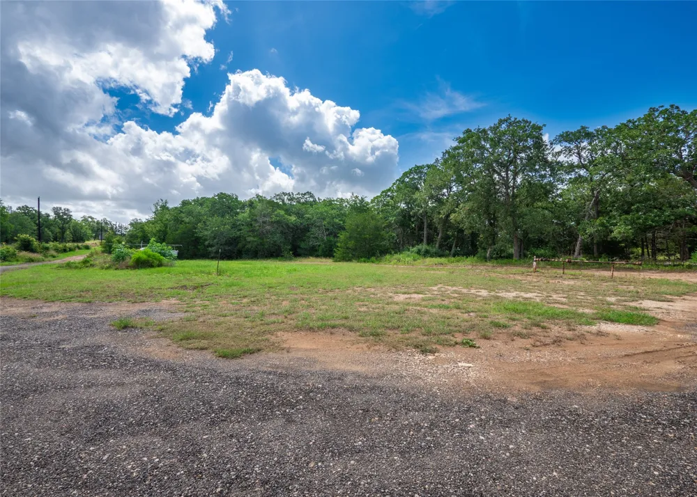 1686 FM 2104 Paige, TX 78659
