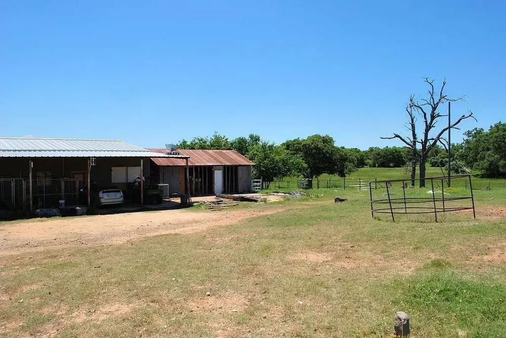 21741 E Interstate 10 Luling, TX 78648