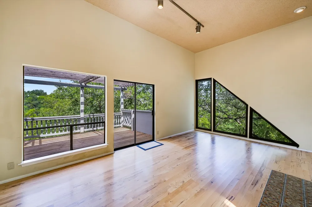 8804 Mountain Path Circle Austin, TX 78759