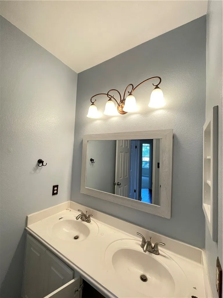 20013 Crane Creek Loop Pflugerville, TX 78660