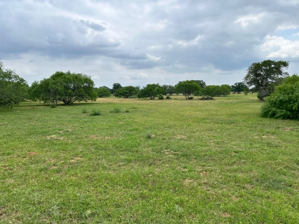 17 Settlement Way Luling, TX 78648