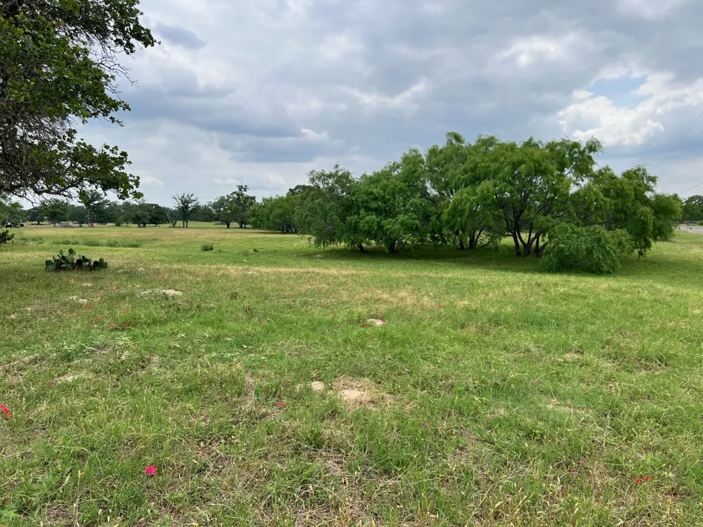 17 Settlement Way Luling, TX 78648