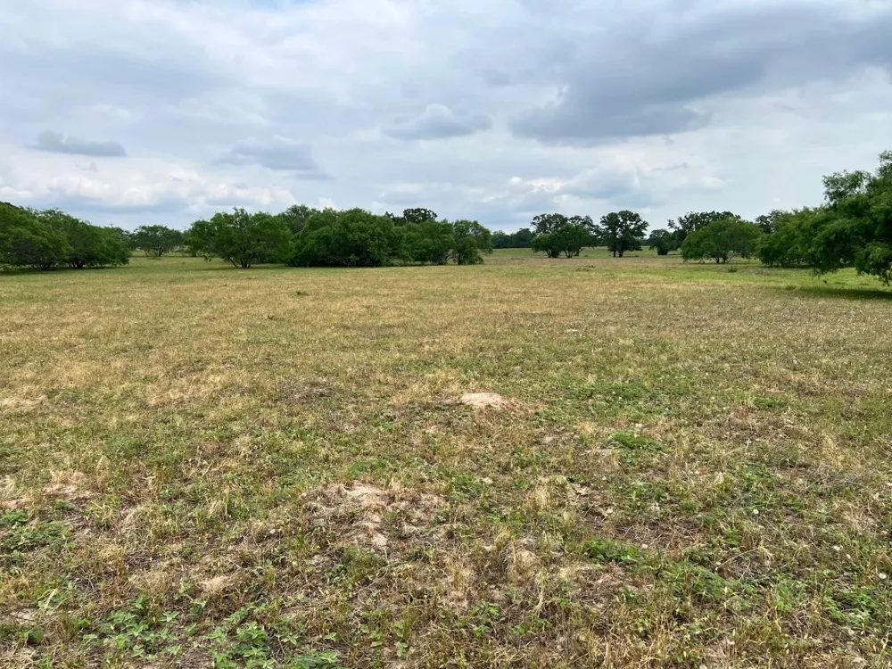 17 Settlement Way Luling, TX 78648