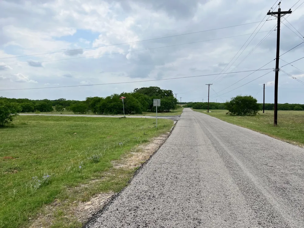 17 Settlement Way Luling, TX 78648