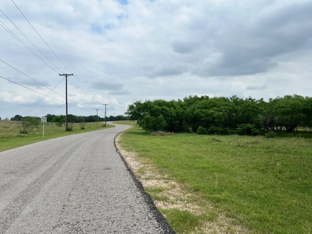 17 Settlement Way Luling, TX 78648
