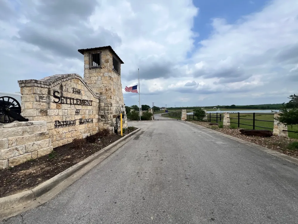 17 Settlement Way Luling, TX 78648