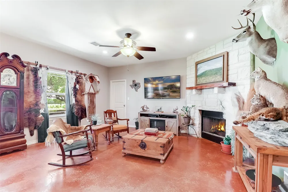 2271 County Road 112 Burnet, TX 78611
