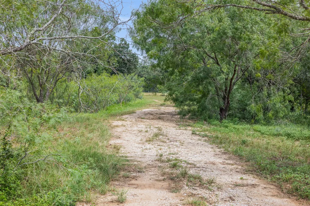 401 FM 672 Dale, TX 78616