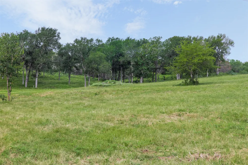401 FM 672 Dale, TX 78616
