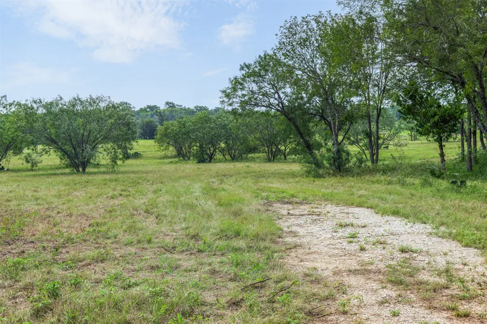 401 FM 672 Dale, TX 78616