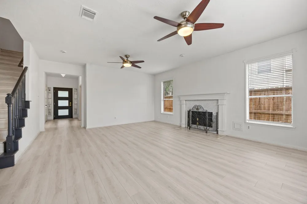 211 Aberdeen Street Stafford, TX 77477