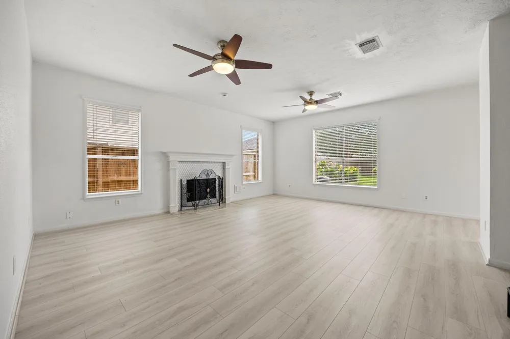 211 Aberdeen Street Stafford, TX 77477