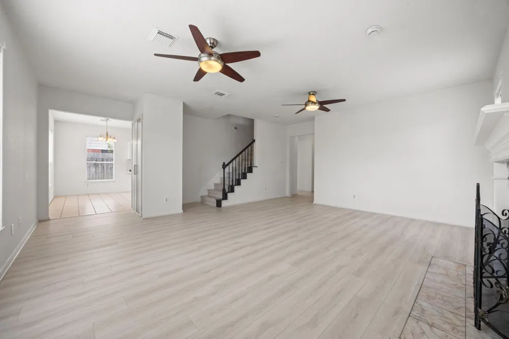 211 Aberdeen Street Stafford, TX 77477