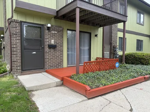 1476 W Chateau Vert