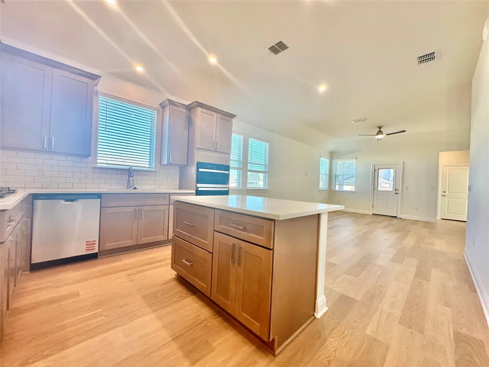 541 Porter Country Parkway Buda, TX 78610