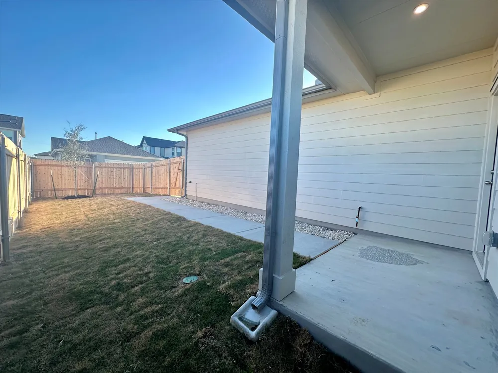 541 Porter Country Parkway Buda, TX 78610
