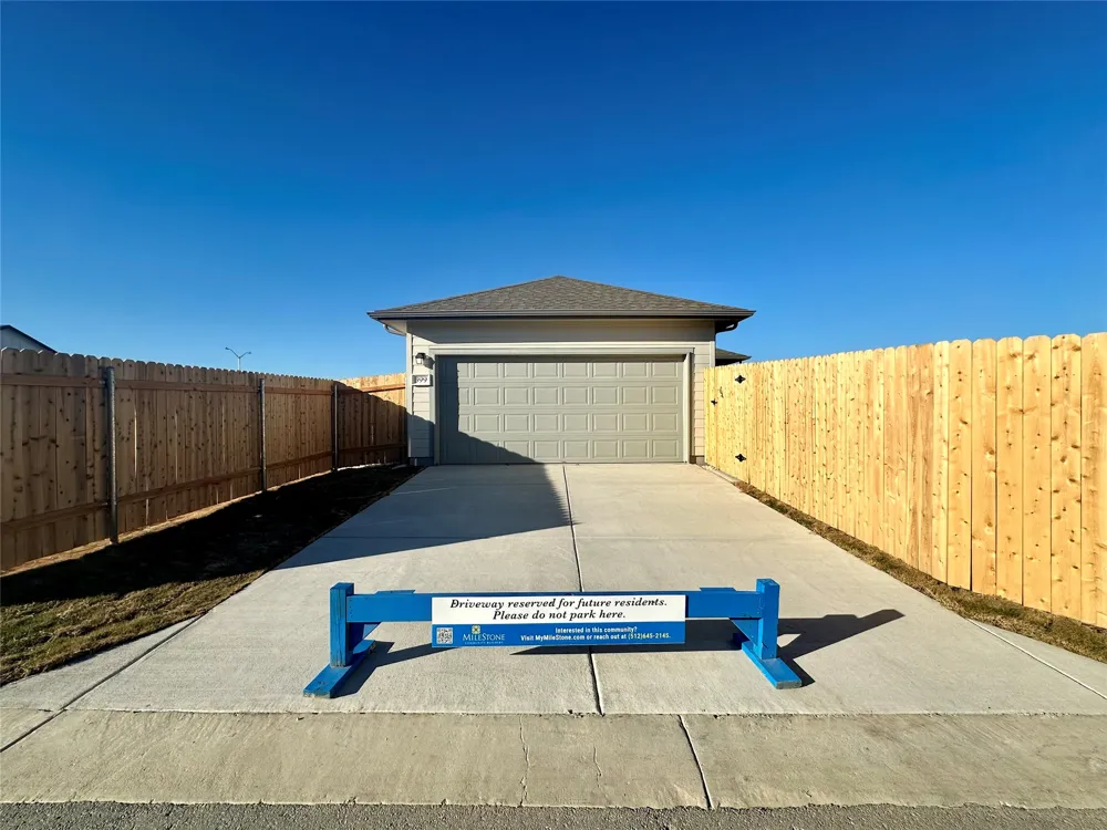 541 Porter Country Parkway Buda, TX 78610