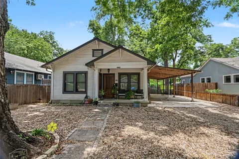 2506 E Cesar Chavez Street