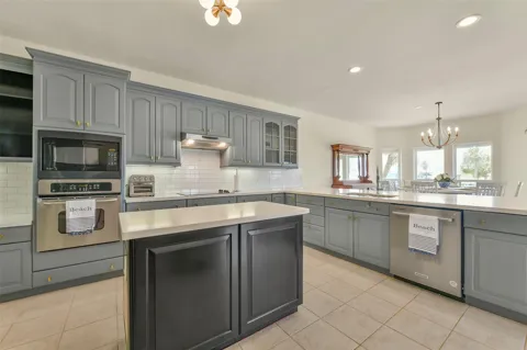 4115 Buccaneer Boulevard