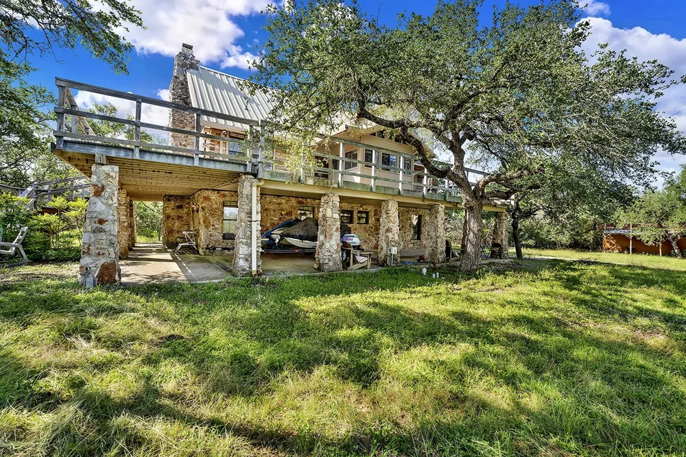 8015 Ozark Drive San Marcos, TX 78666