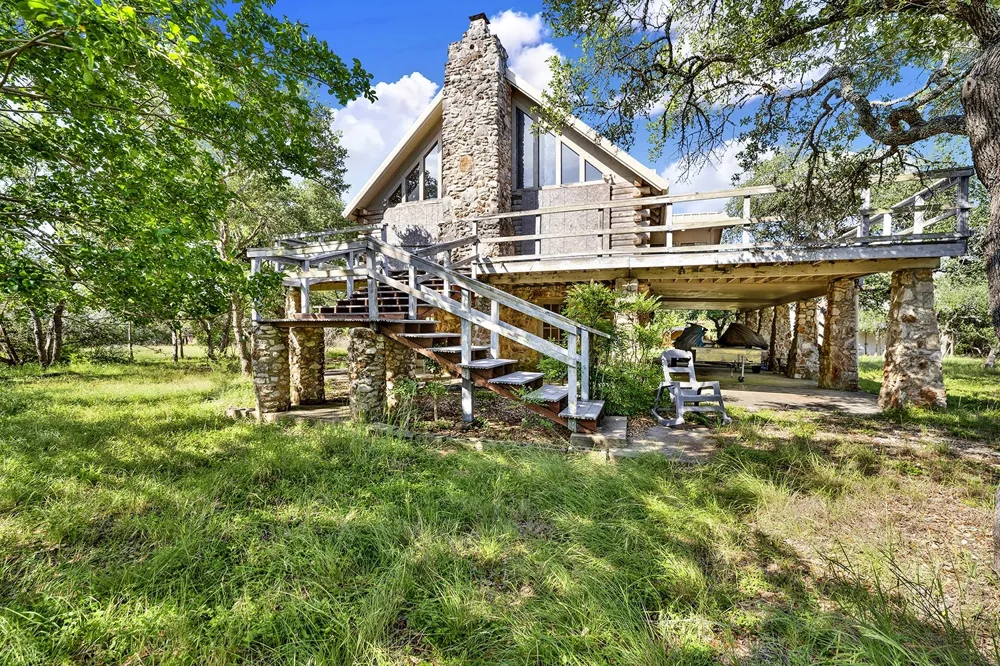 8015 Ozark Drive San Marcos, TX 78666