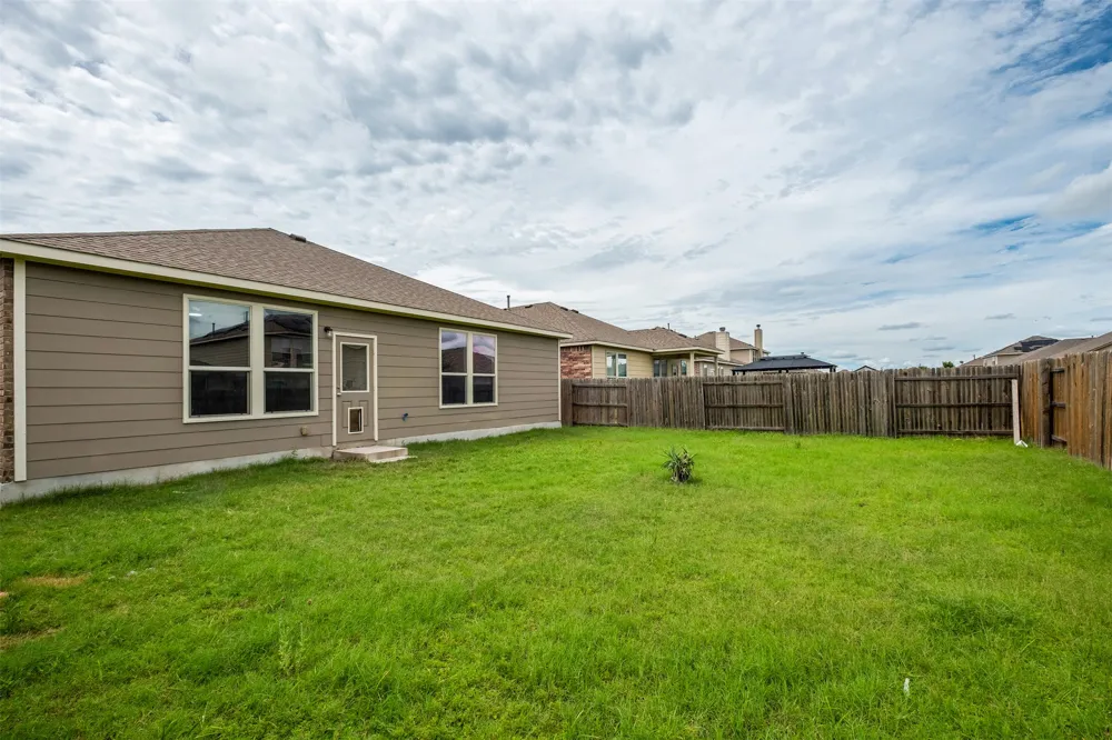 19733 Shinning Isle Run Pflugerville, TX 78660