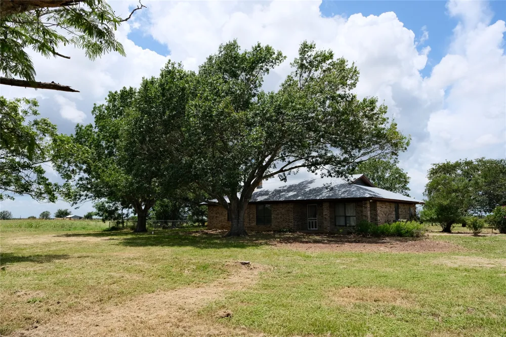 240 McAcres Drive McDade, TX 78650